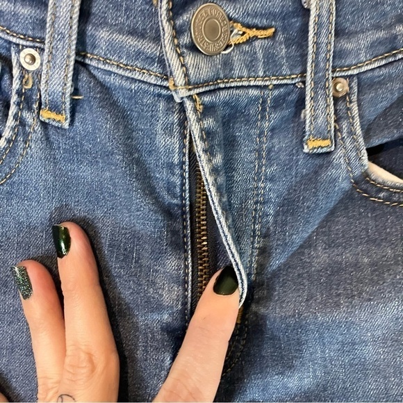 LEVI’S 724 High Rise Straight Crop Jeans in New York Brawl Medium Wash - Picture 6 of 10